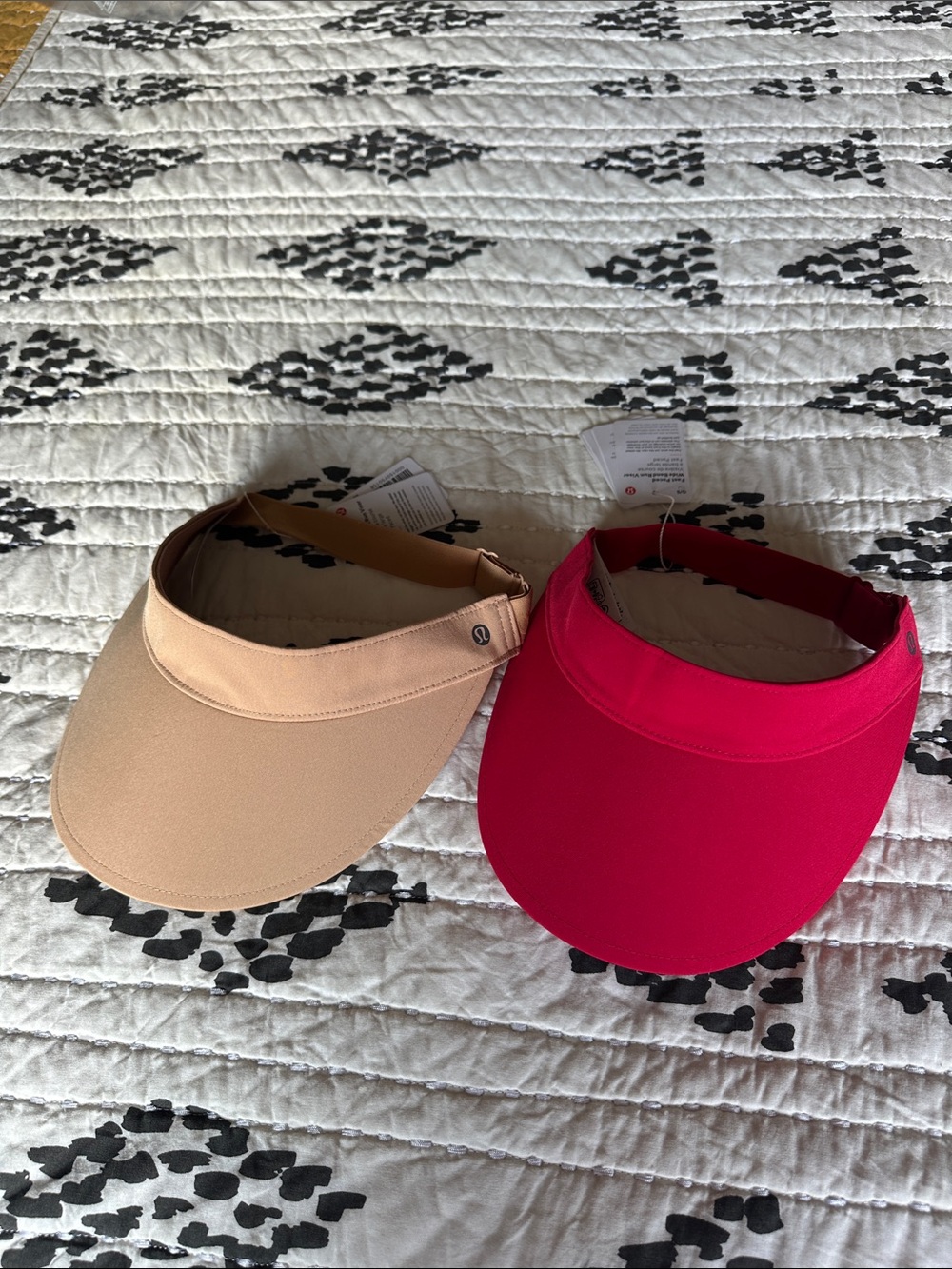 Lululemon Pack of Two Sun Visors – cream & red